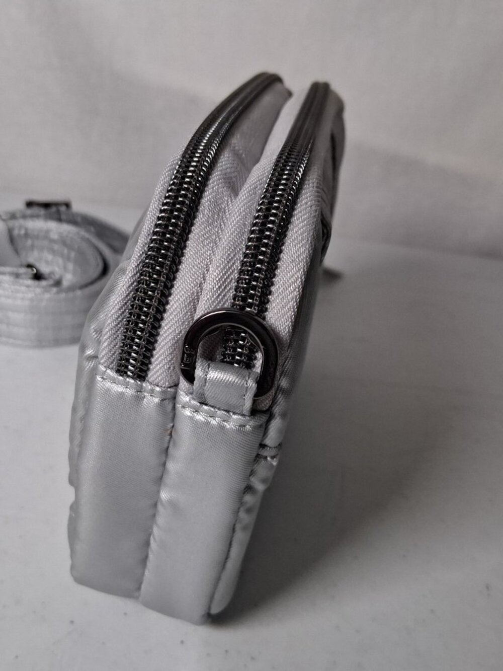 LUG Purse Coupe SE Quiled Metallic Silver Small Crossbody Bag Zipper 7" - Picture 6 of 16